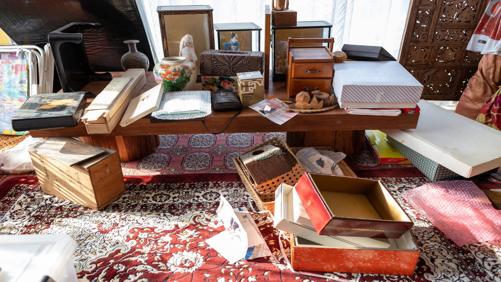 遺品整理で捨ててはいけないものを解説！理由別チェックリストと対処時のポイント