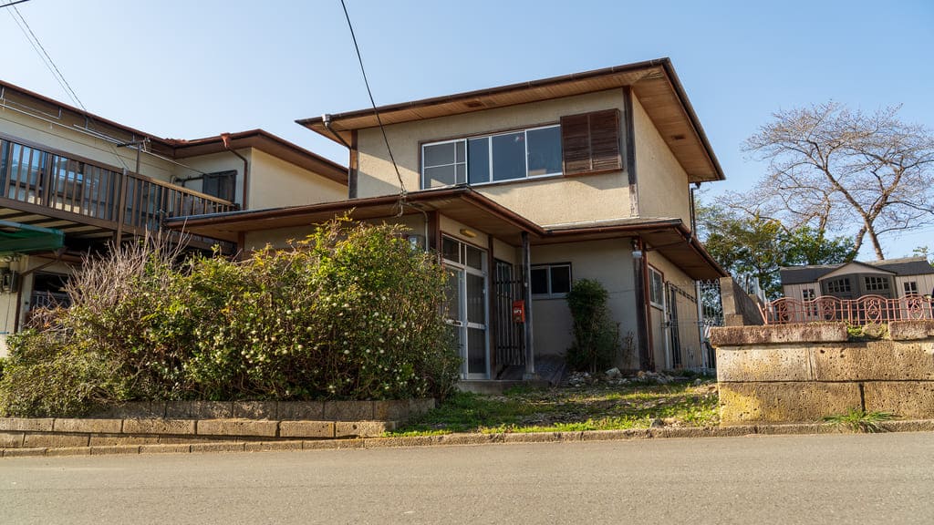 事故物件の相続はどうすべき？売却・放棄・税金の全知識を徹底解説