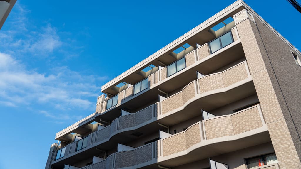 自殺があったマンションは事故物件？告知義務・売却相場・対処法を解説